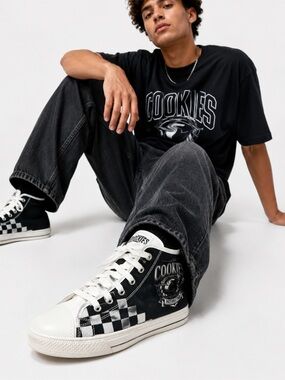Collins Black/White Checker “Its A Collin’s Thing” Graphic Lace High Top Size 10
